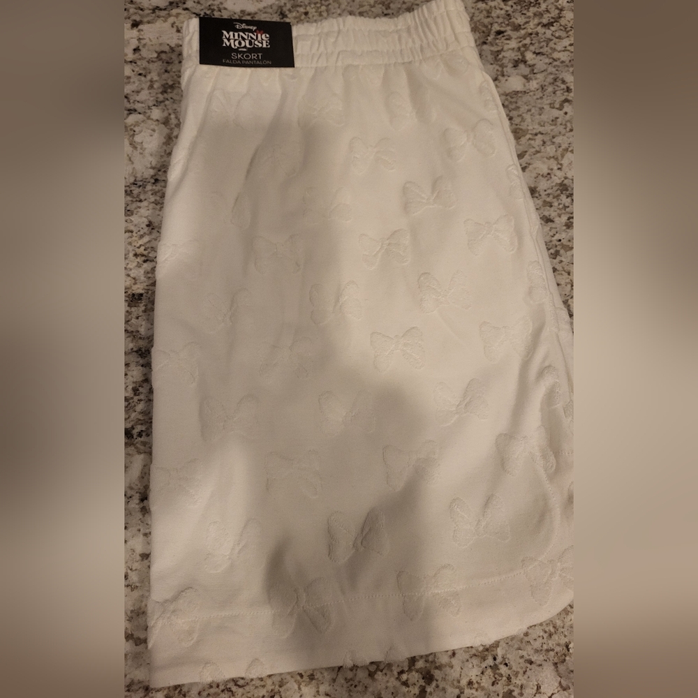 NWT Disney Minnie Mouse White Skort with Embossed Bow Detail Large Pool Beach.